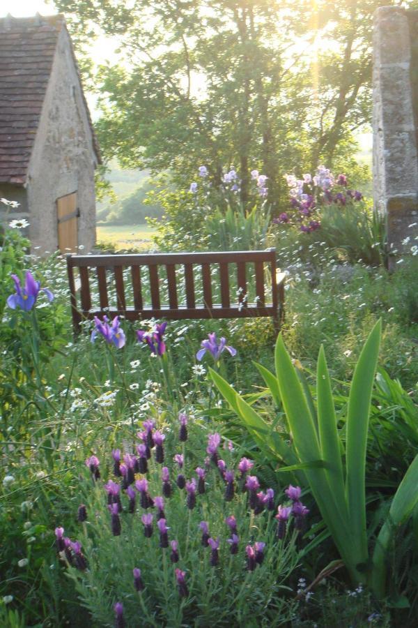 Bed and Breakfast La Tour Marcilly-la-Gueurce Exterior foto